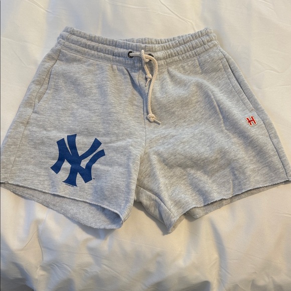 HOMAGE New York Yankees Jersey Logo '47 Sweat Shorts - Picture 1 of 3